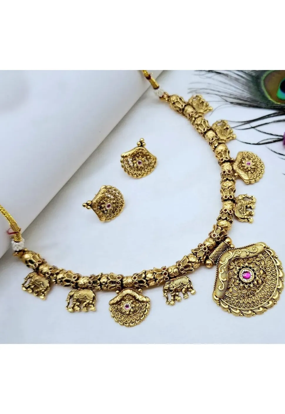 Kemp Stone Studded Necklace Set