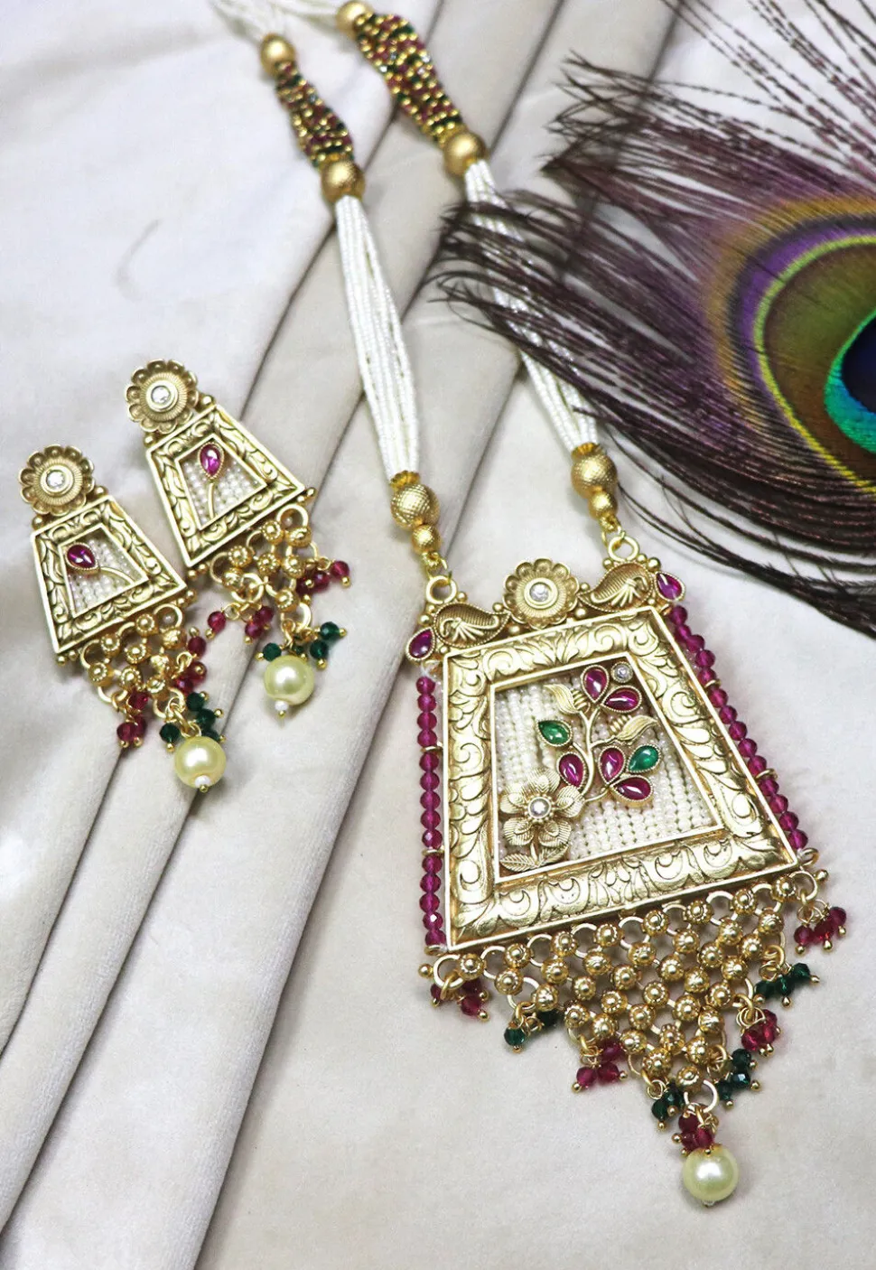 Kemp Stone Studded Necklace Set