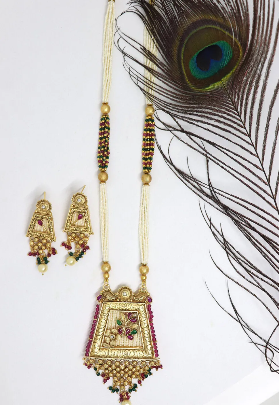 Kemp Stone Studded Necklace Set