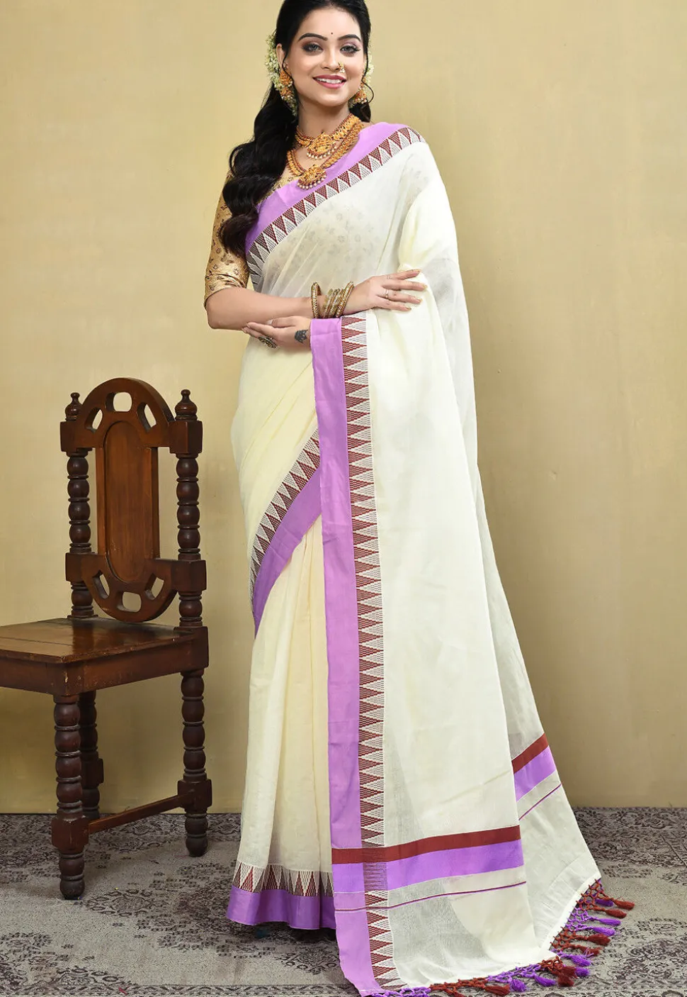 Kerela Kasavu Pure Cotton Saree in Off White