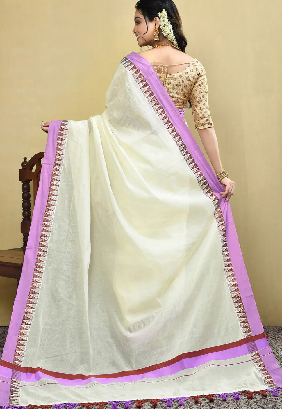 Kerela Kasavu Pure Cotton Saree in Off White