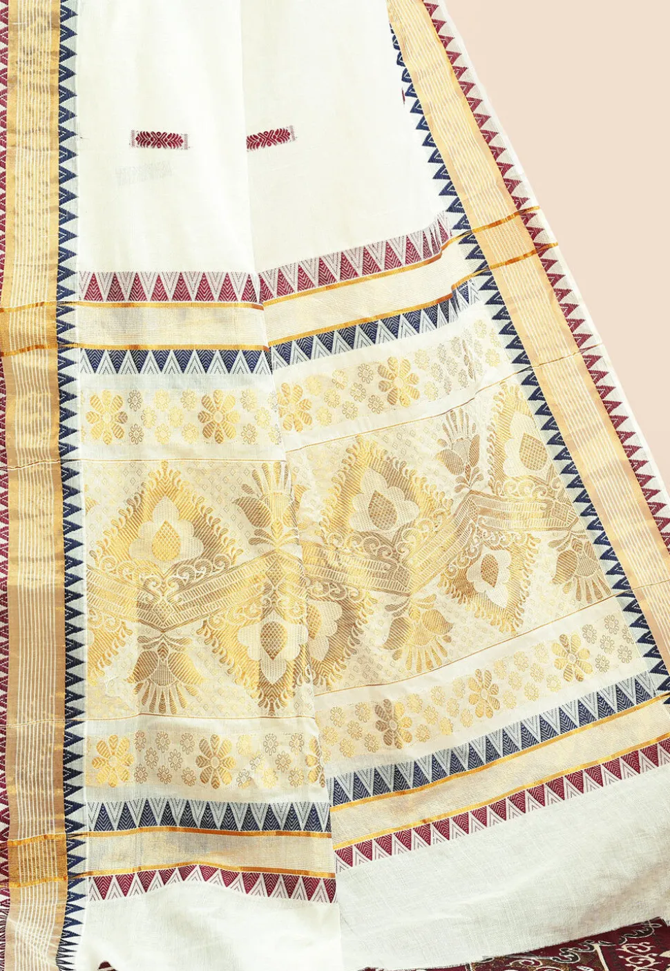Kerela Kasavu Pure Cotton Saree in Off White