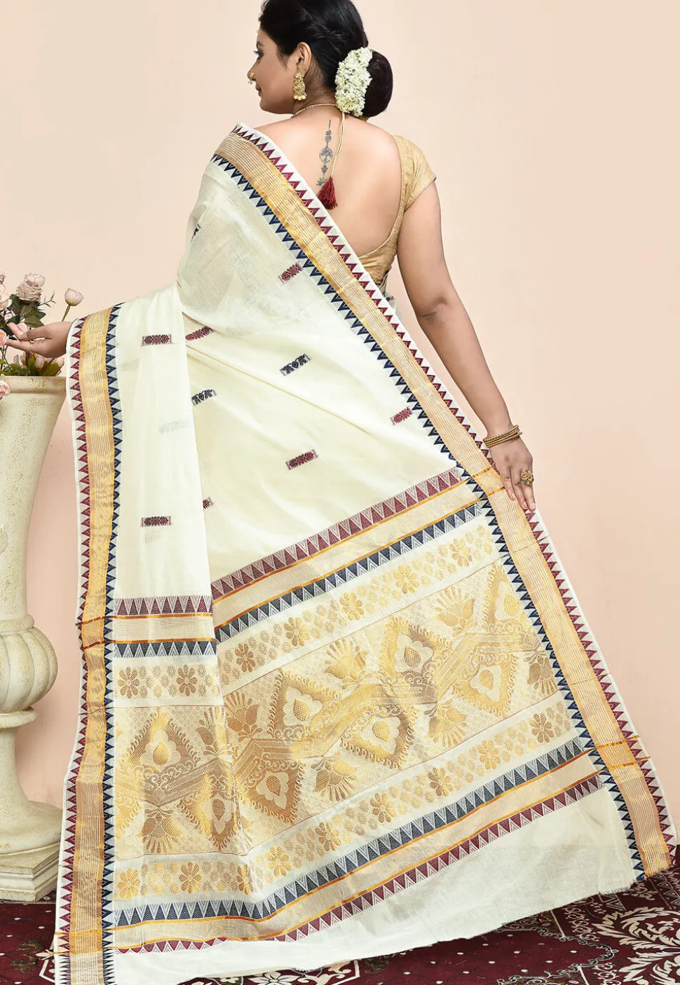 Kerela Kasavu Pure Cotton Saree in Off White