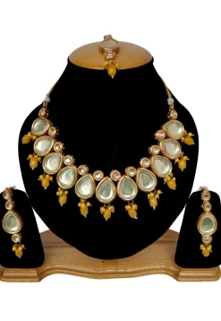 Kundan Choker Necklace Set