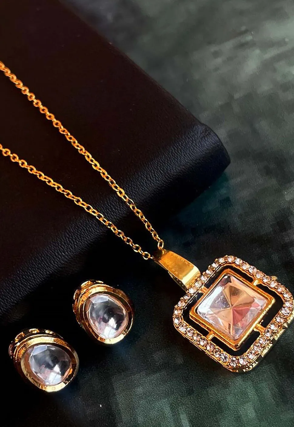 Kundan Pendant Set