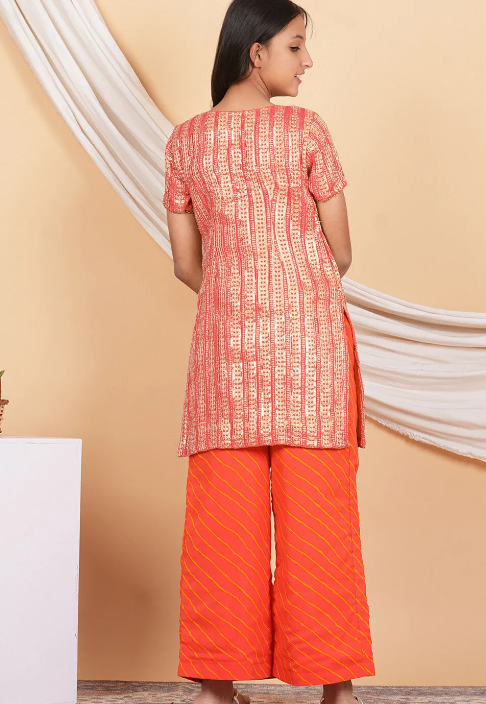 Leheriya Printed Georgette Straight Kurta Set in Peach
