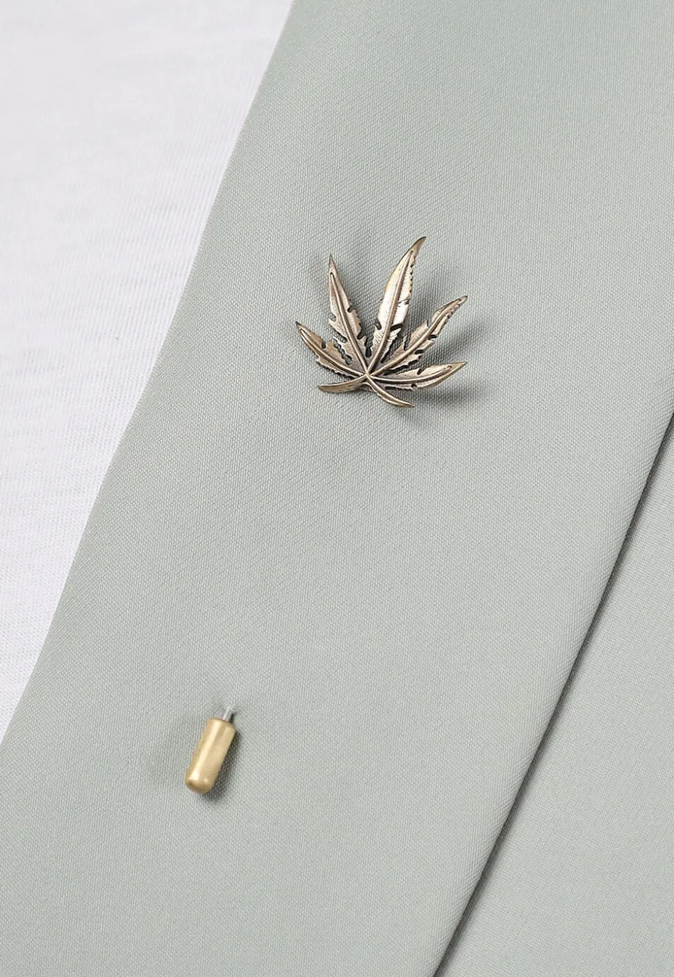 Majestic Maple Metallic Lapel Pin