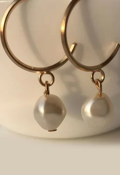 Pearl Earring
