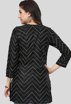 Printed Rayon Straight Kurti in Black