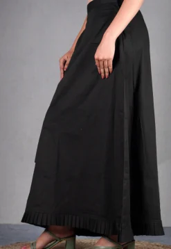 Solid Color Cotton Lycra (Elastane) Petticoat in Black