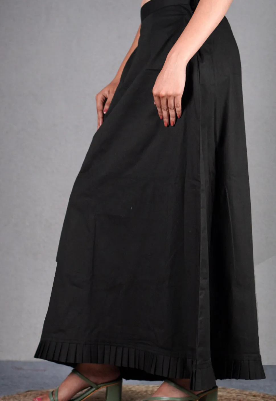 Solid Color Cotton Lycra (Elastane) Petticoat in Black