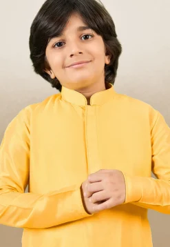 Solid Color Cotton Silk Kurta in Yellow