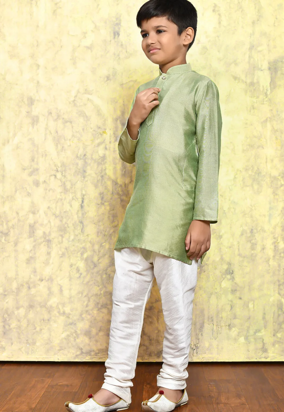 Solid Color Cotton Silk Kurta Set in Pastel Green