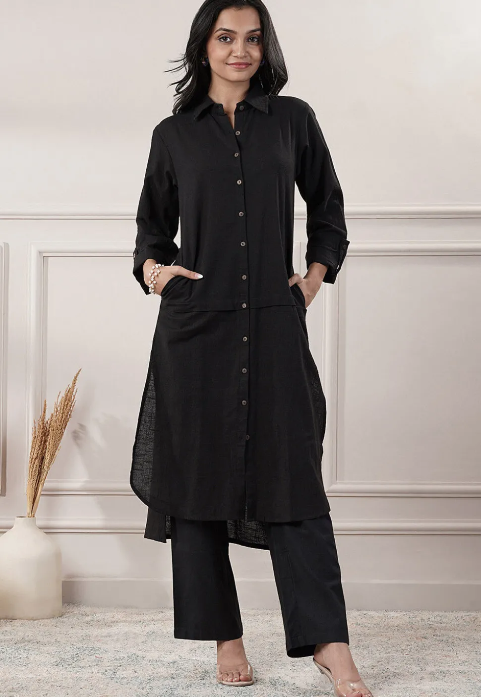 Solid Color Cotton Slub Straight Kurta in Black