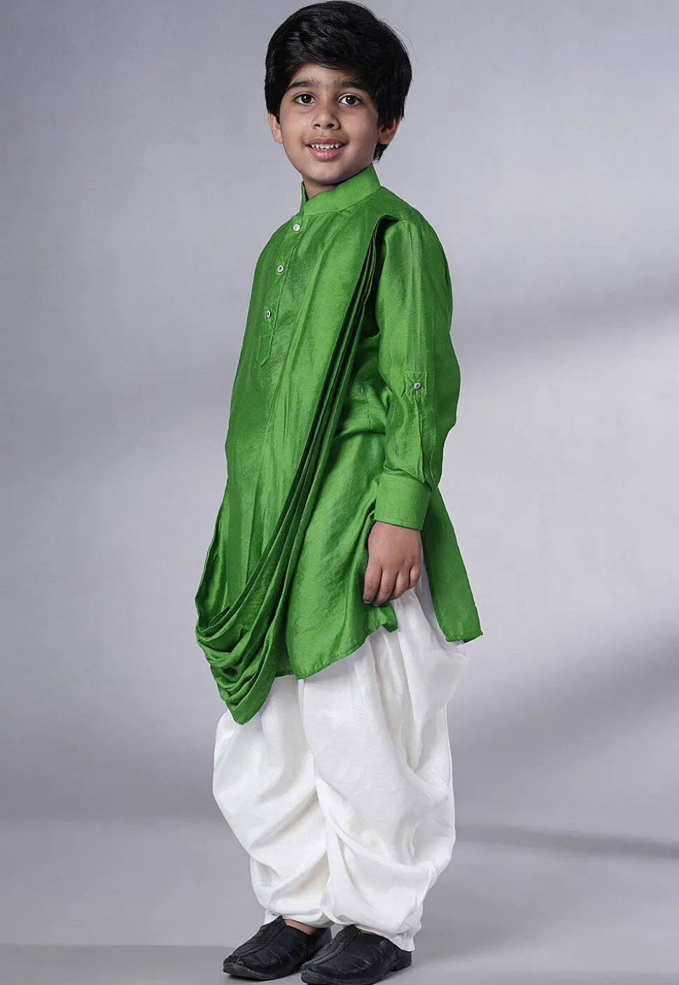 Solid Color Muslin Silk Kurta Set in Green