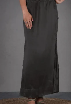 Solid Color Satin Fish Cut Petticoat in Black