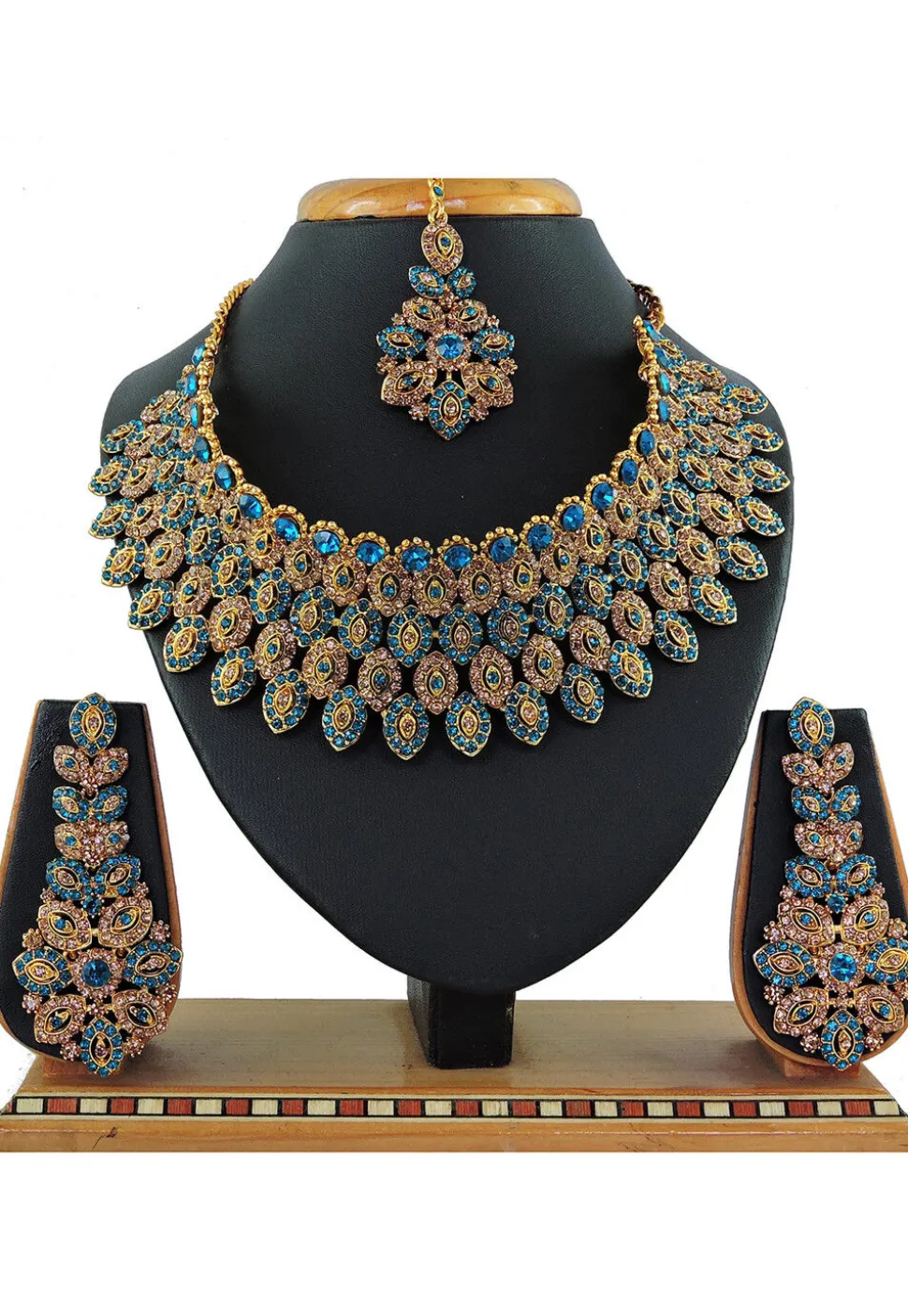 Stone Studded Choker Necklace Set