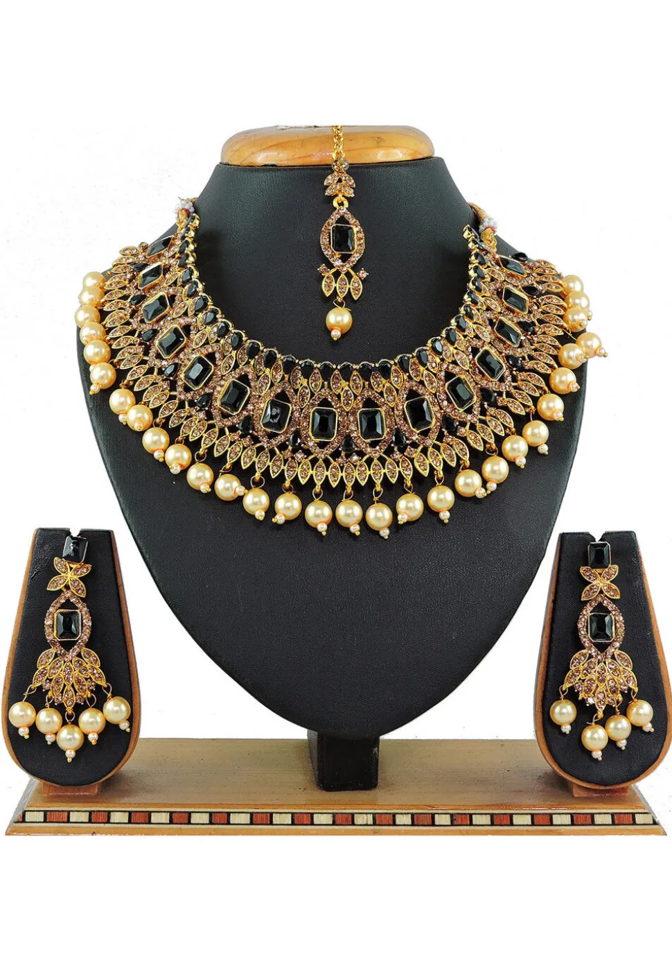 Stone Studded Choker Necklace Set
