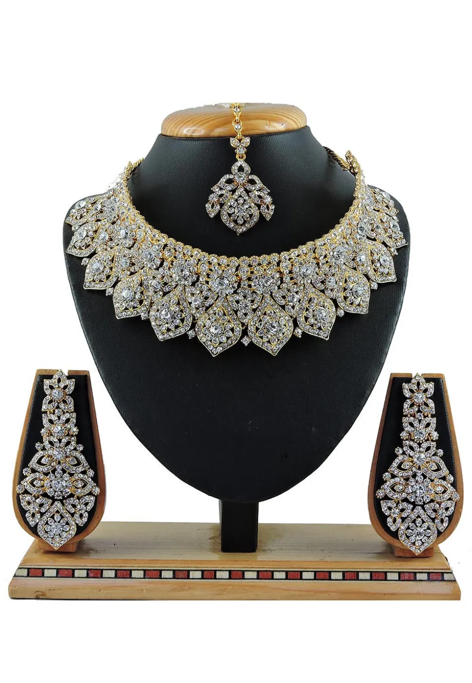 Stone Studded Choker Necklace Set