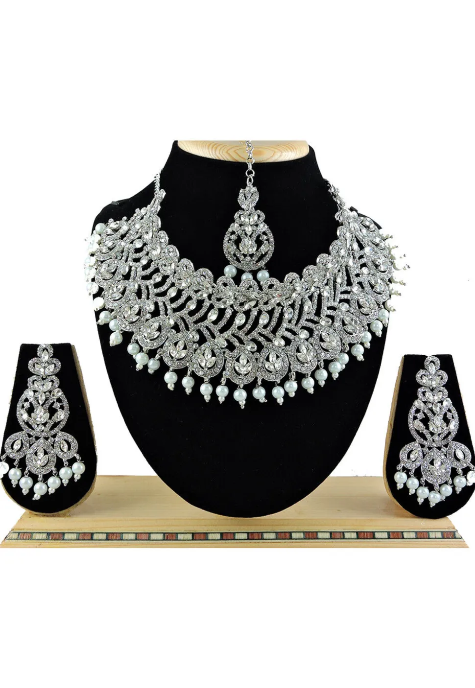Stone Studded Choker Necklace Set