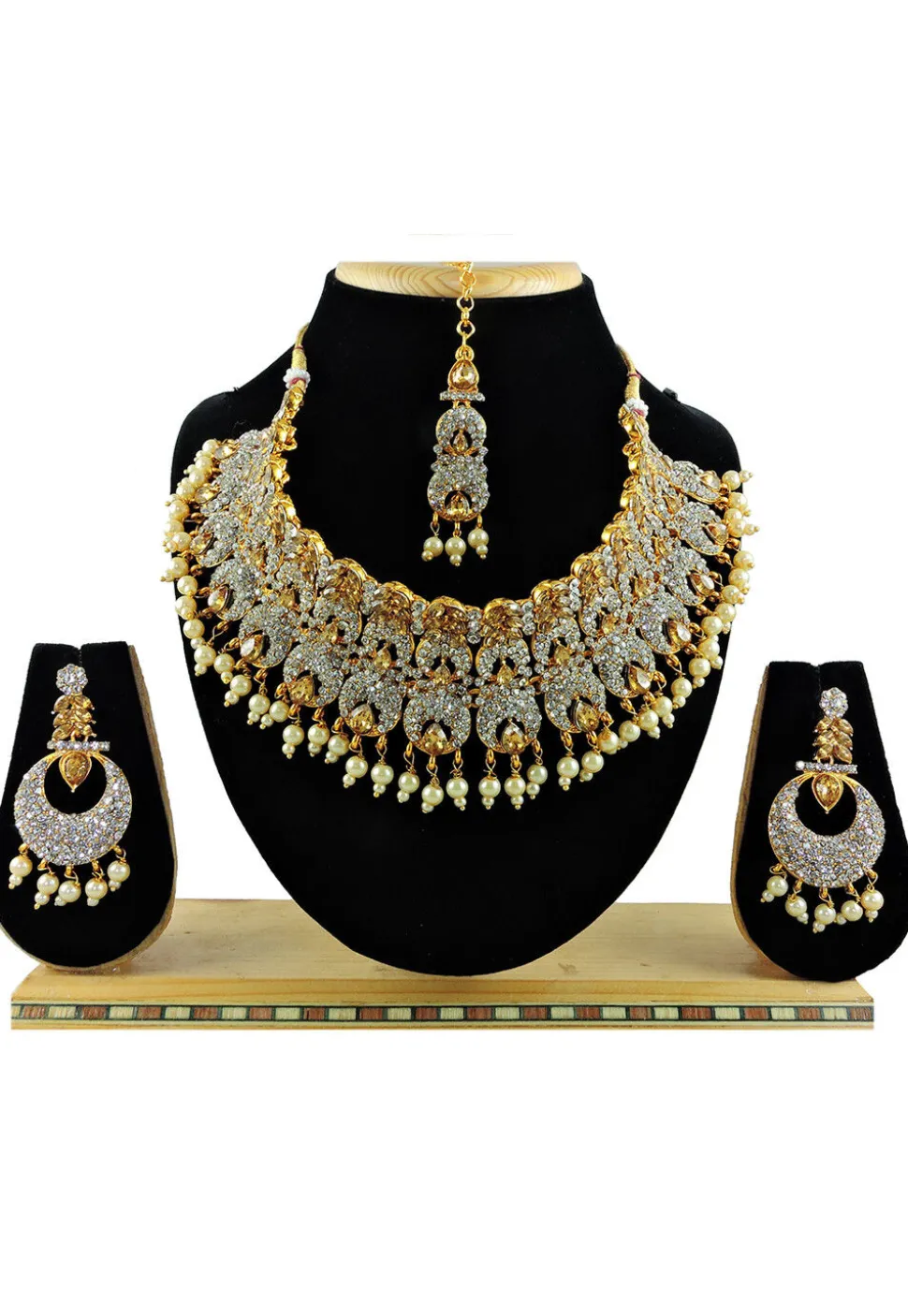 Stone Studded Choker Necklace Set