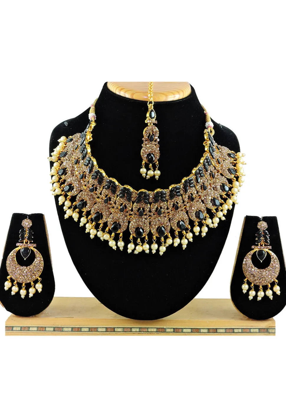 Stone Studded Choker Necklace Set
