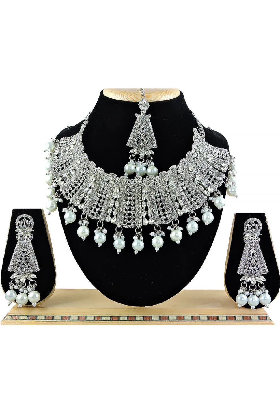 Stone Studded Choker Necklace Set