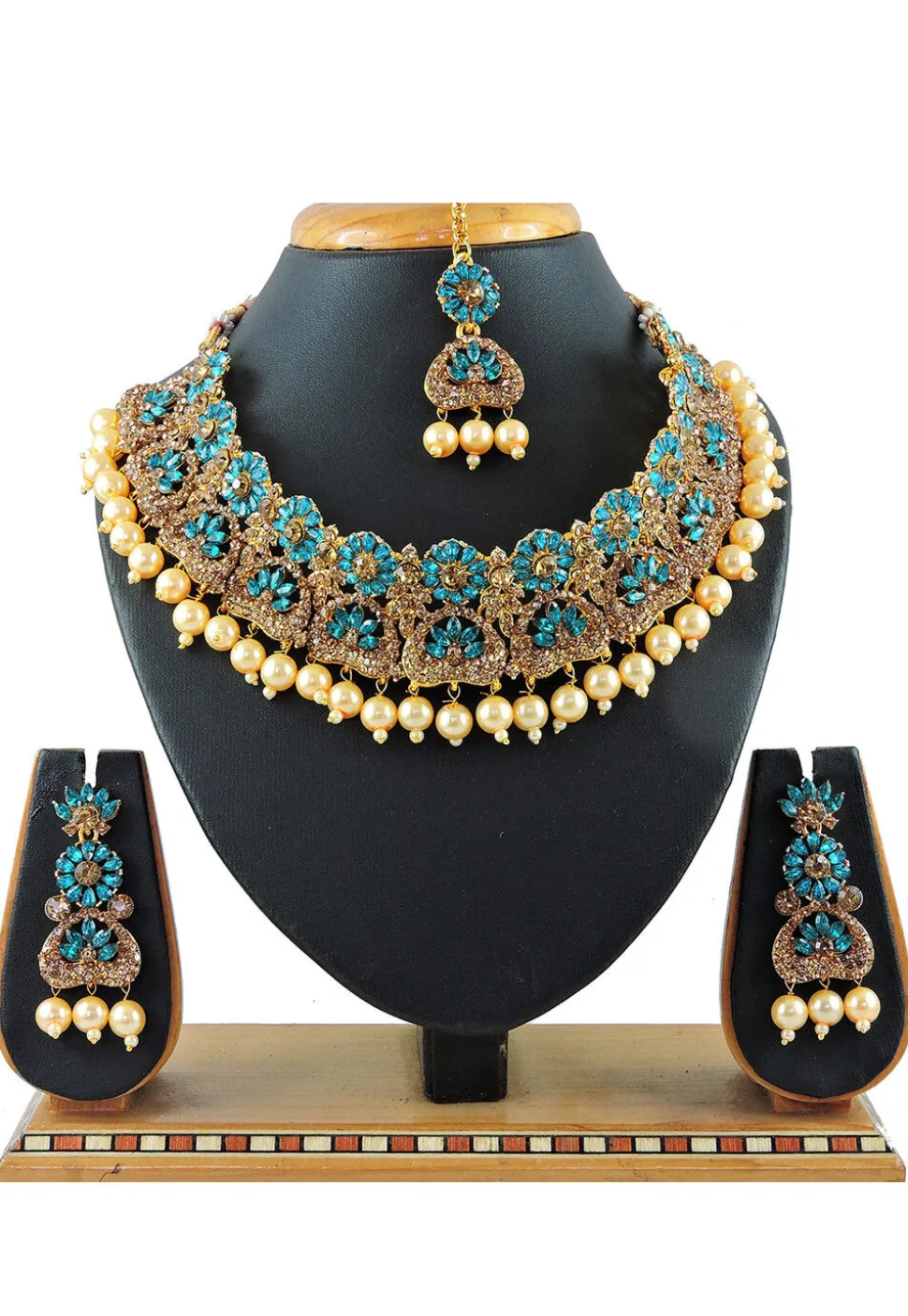 Stone Studded Choker Necklace Set