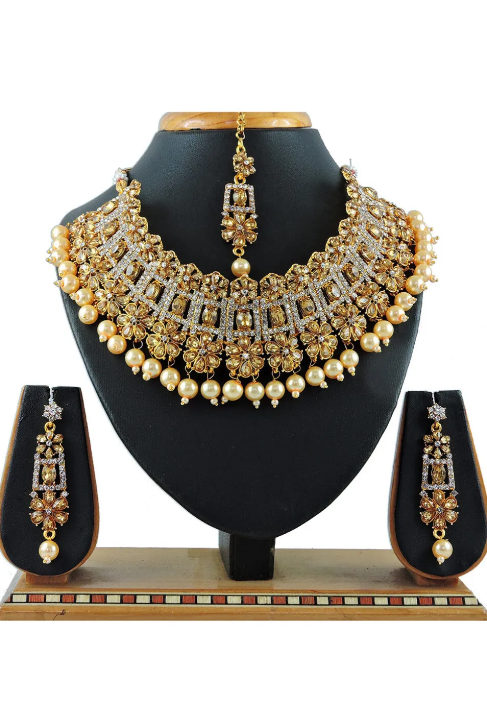 Stone Studded Choker Necklace Set