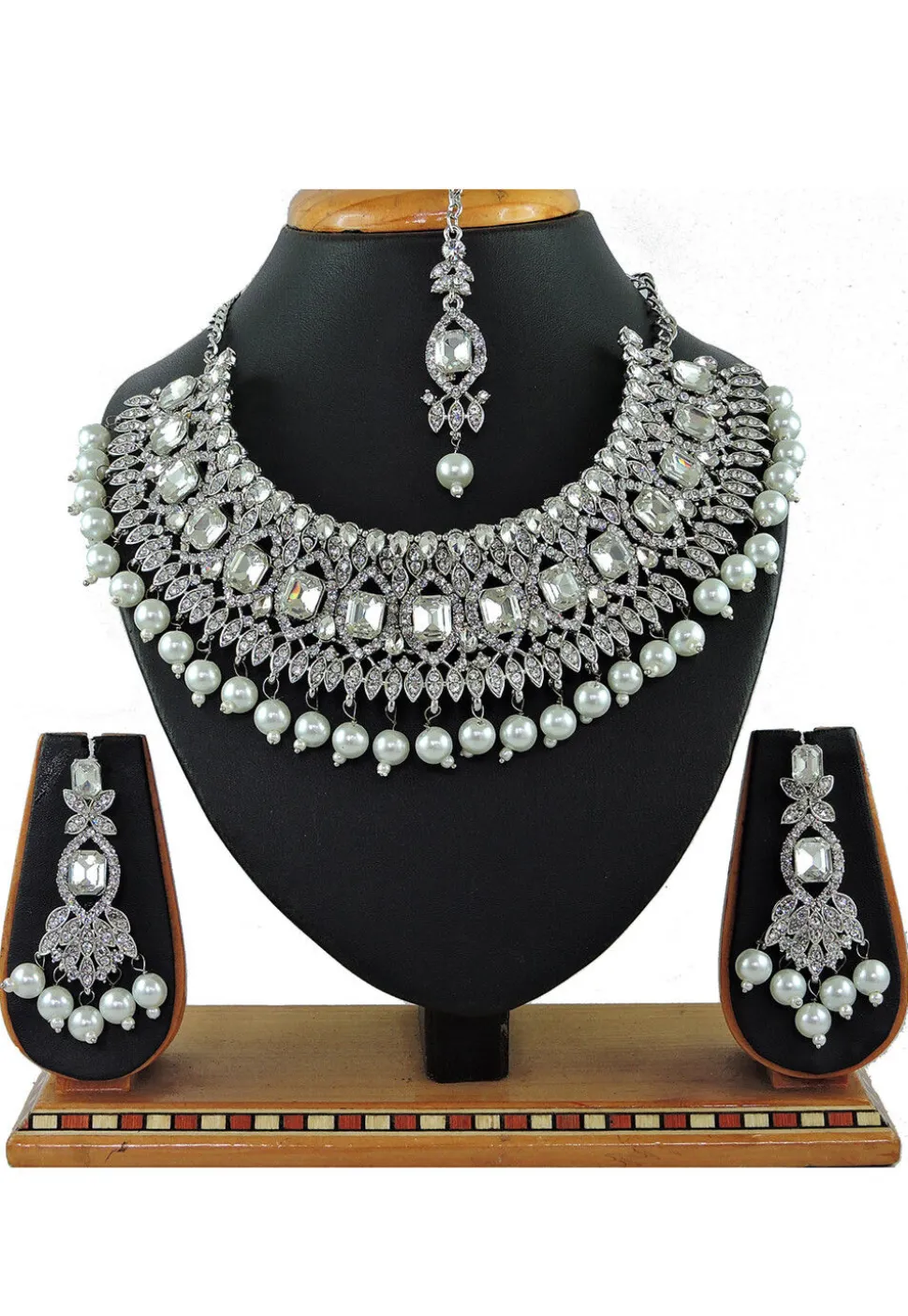 Stone Studded Choker Necklace Set