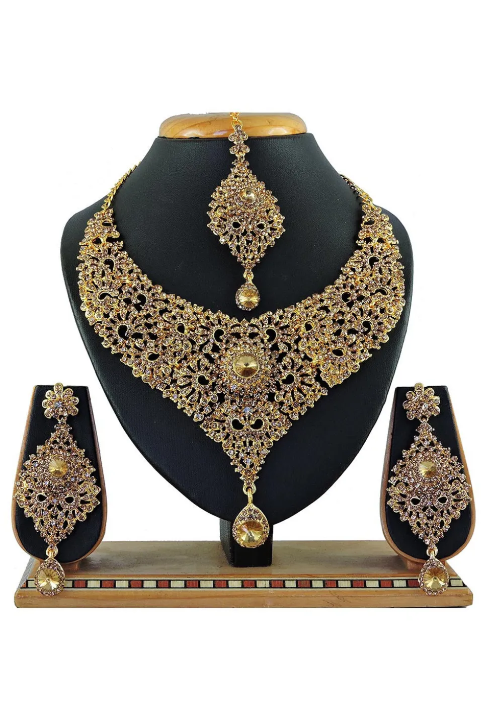 Stone Studded Choker Necklace Set