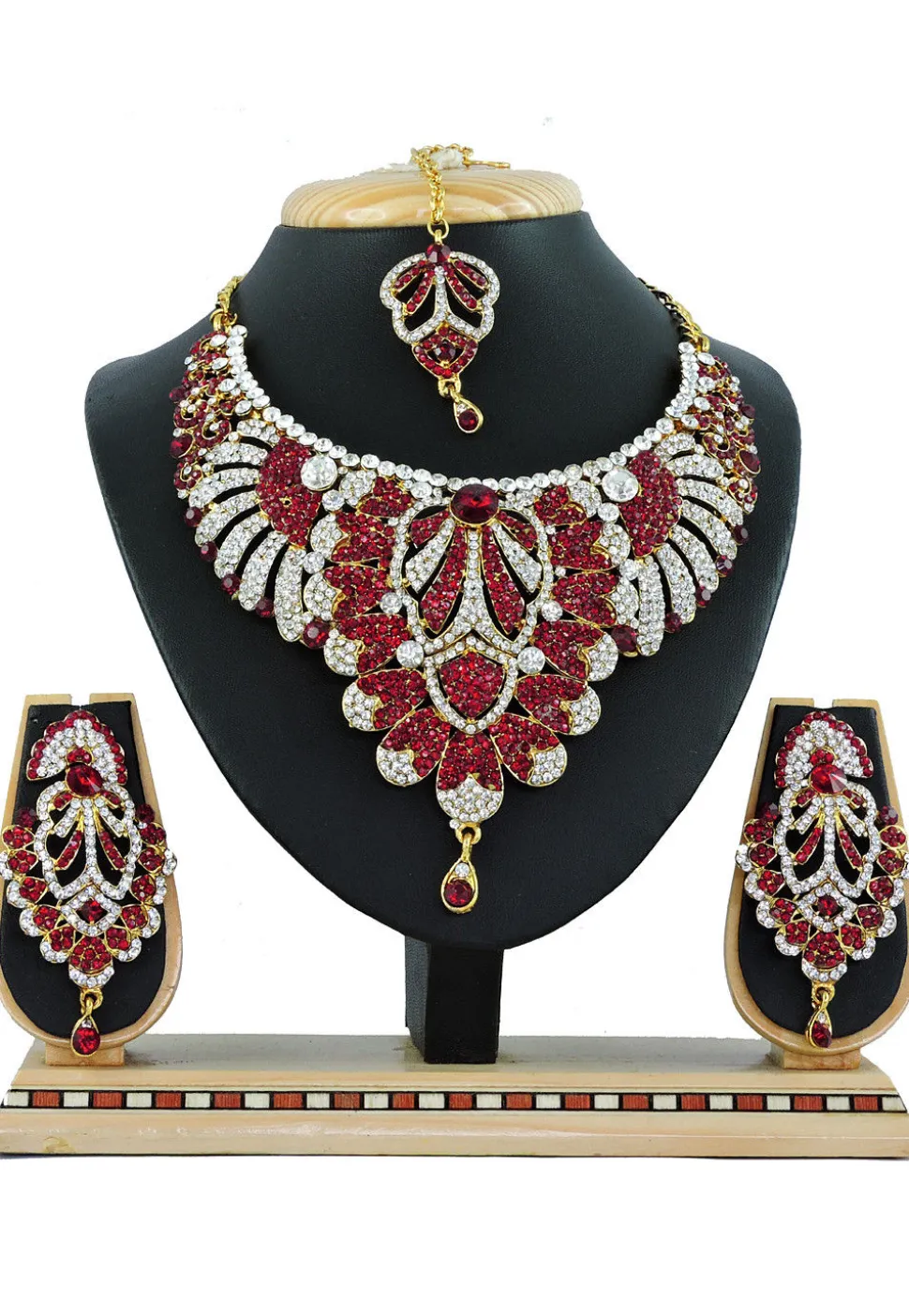 Stone Studded Necklace Set