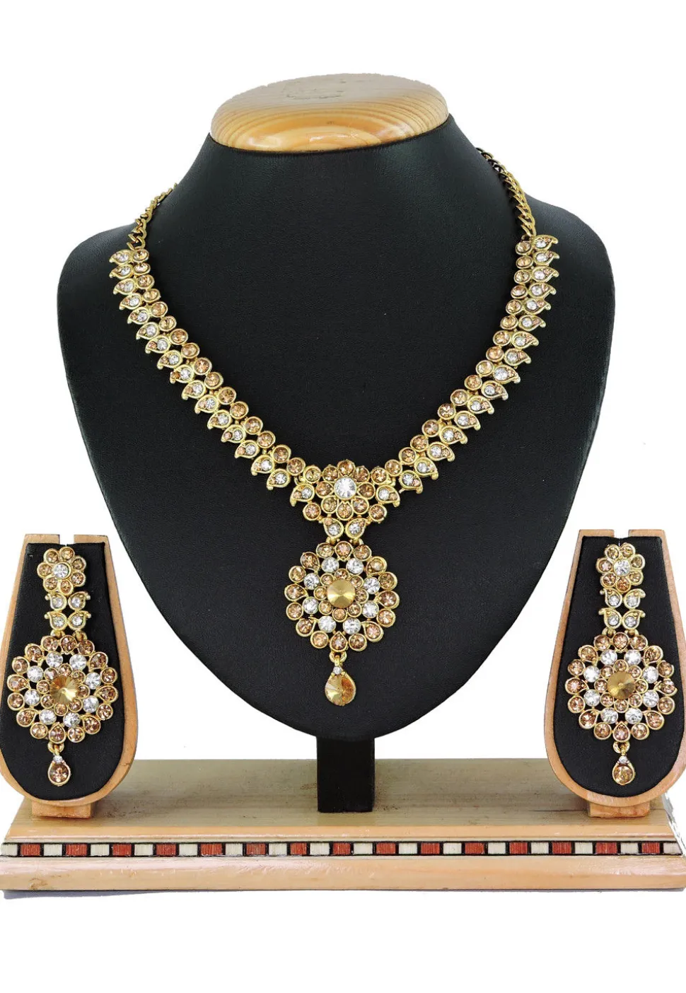 Stone Studded Necklace Set