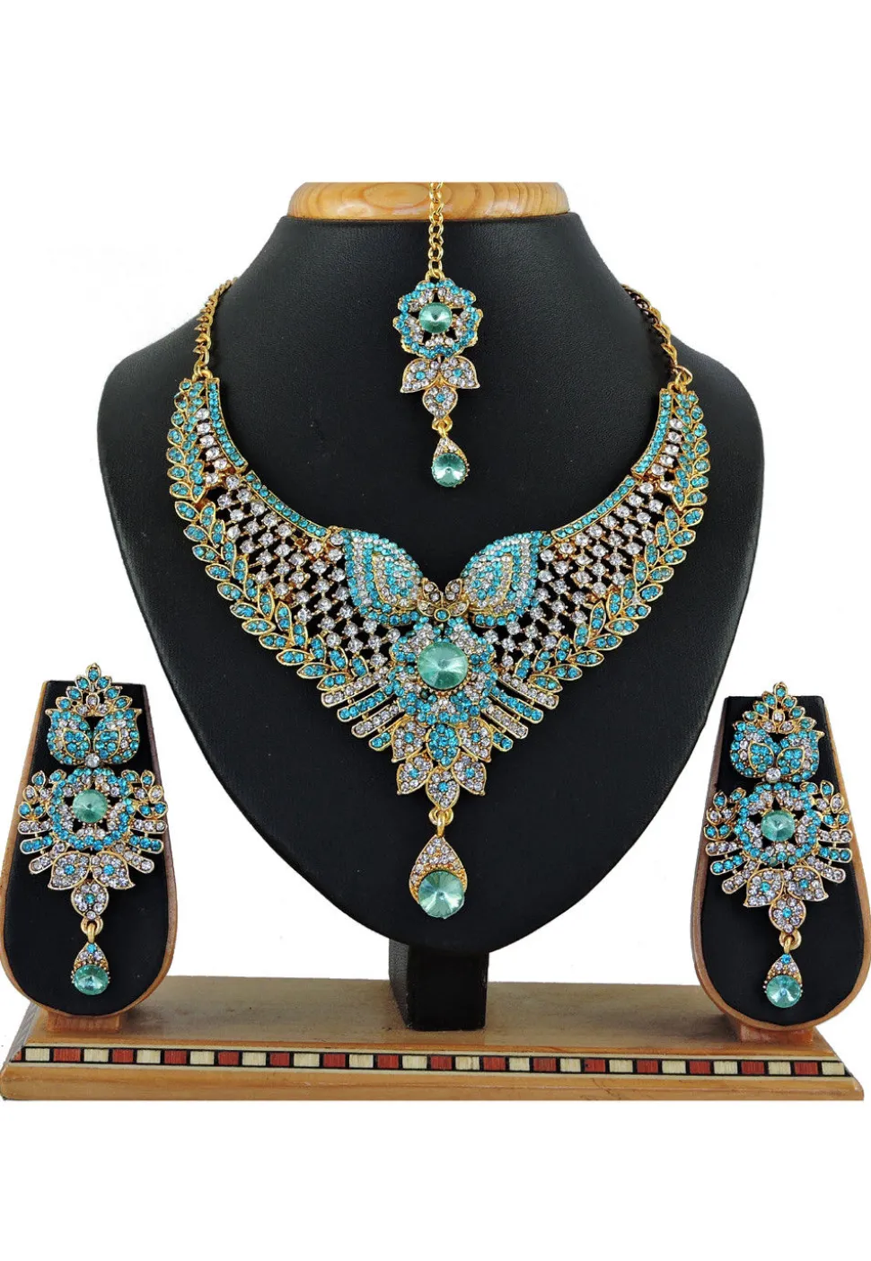 Stone Studded Necklace Set