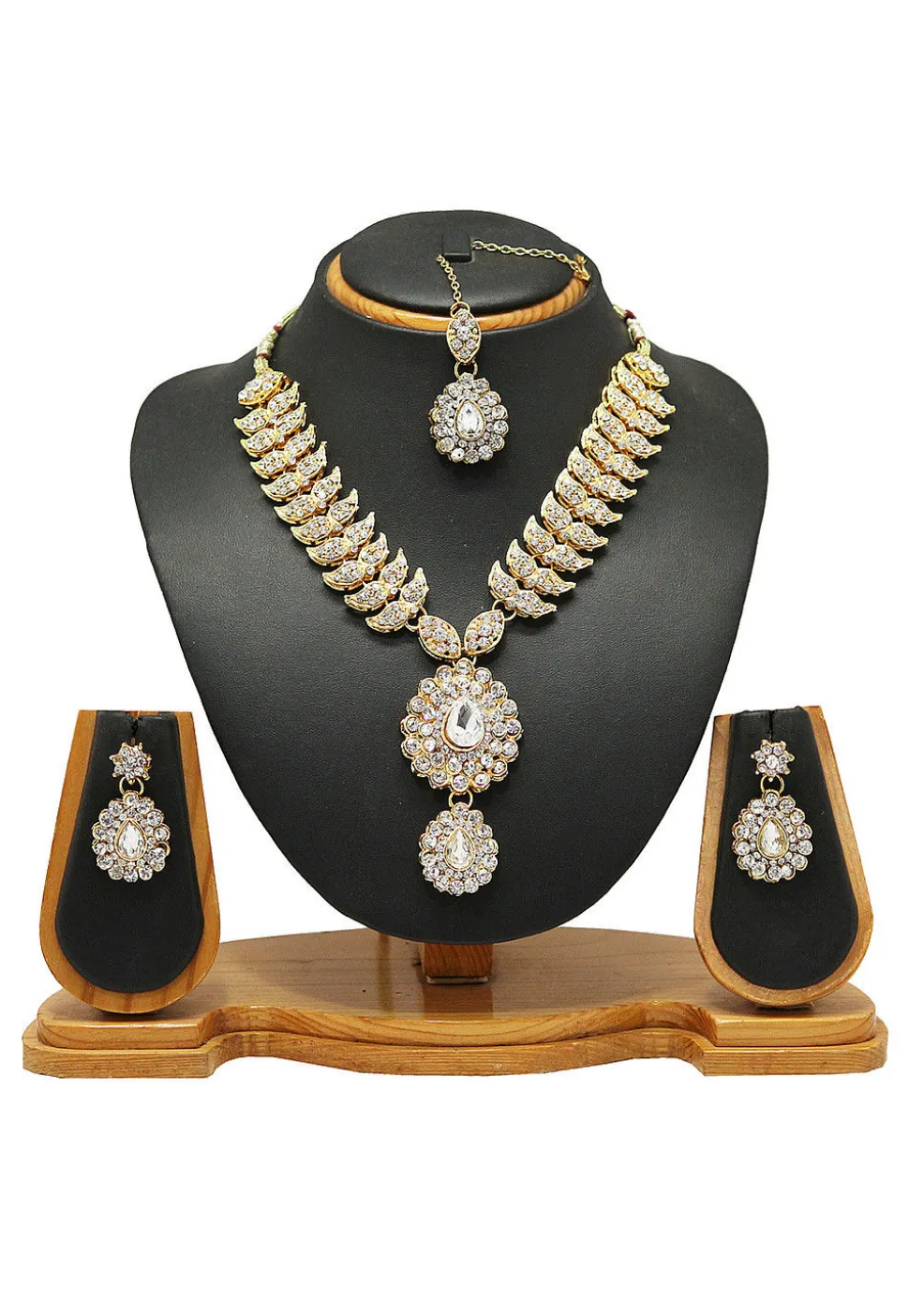 Stone Studded Necklace Set