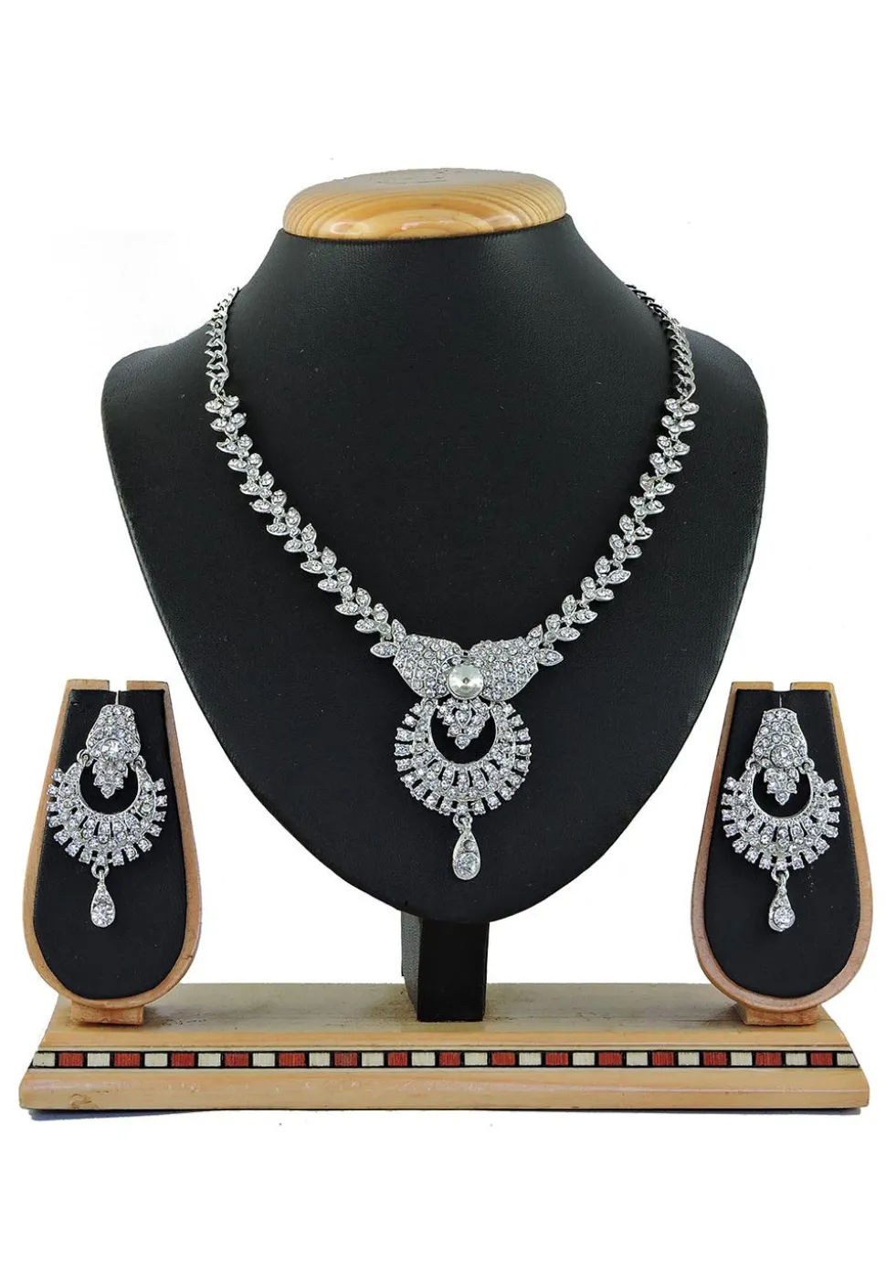 Stone Studded Necklace Set