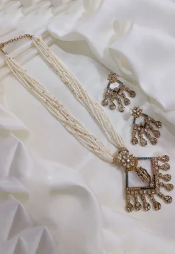 Stone Studded Necklace Set