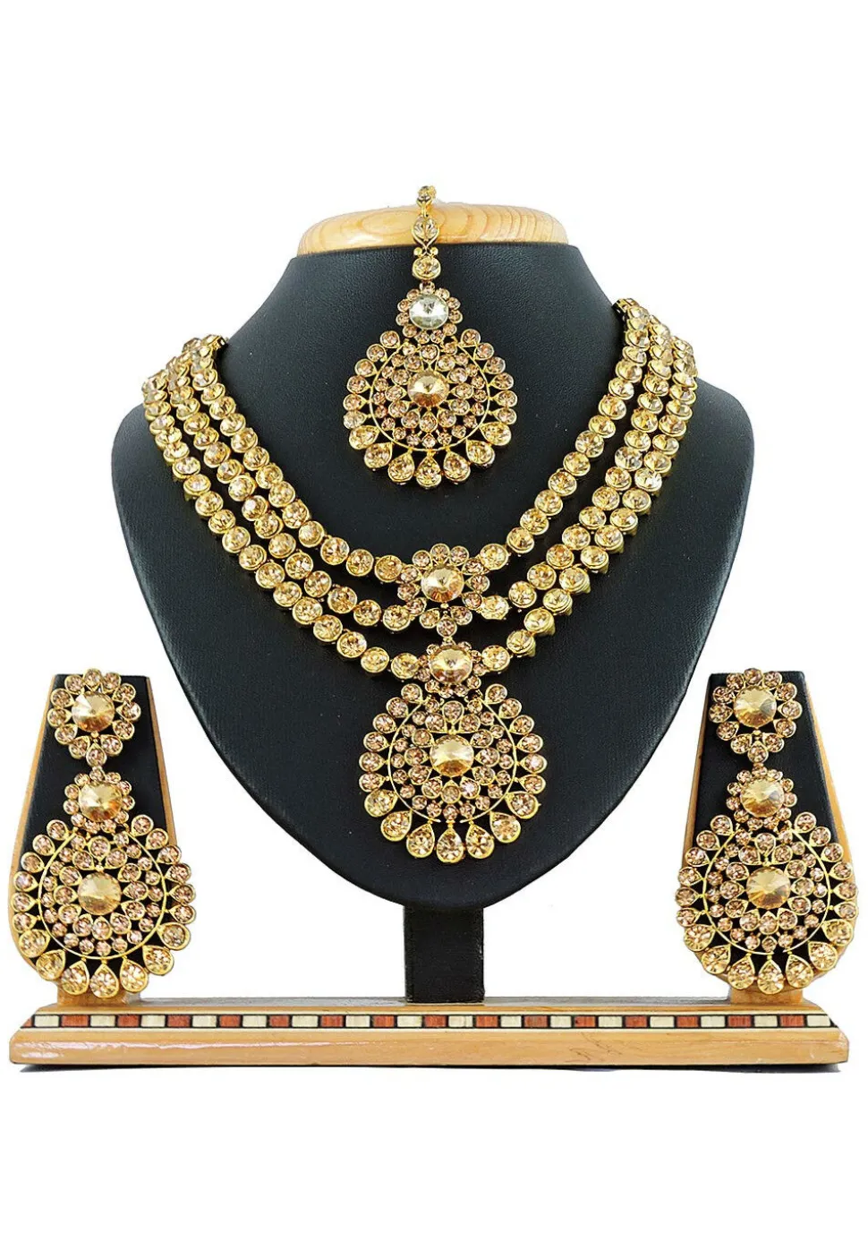 Stone Studded Necklace Set