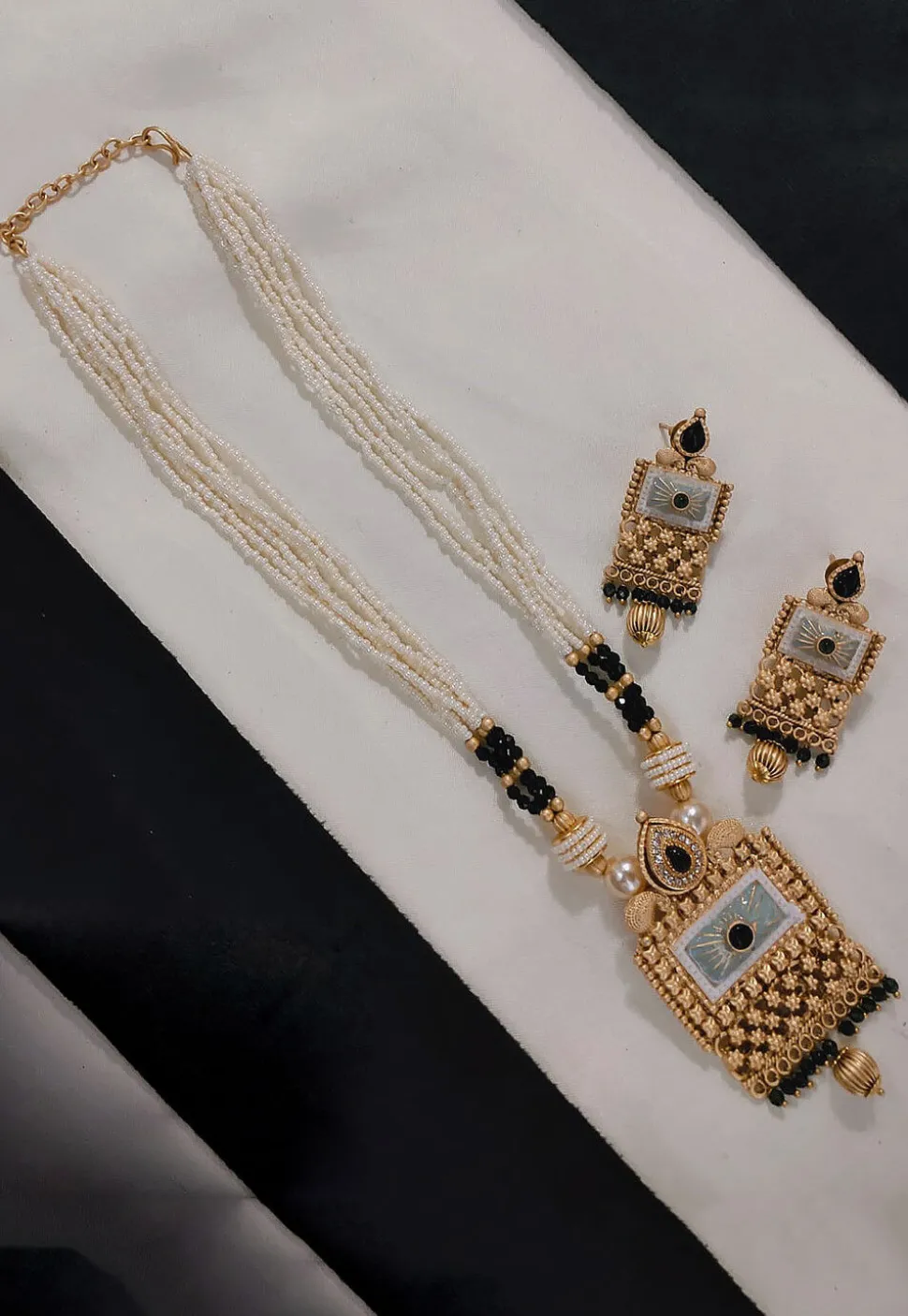 Stone Studded Necklace Set