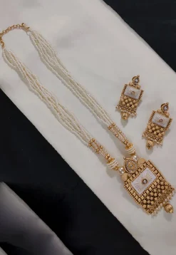 Stone Studded Necklace Set