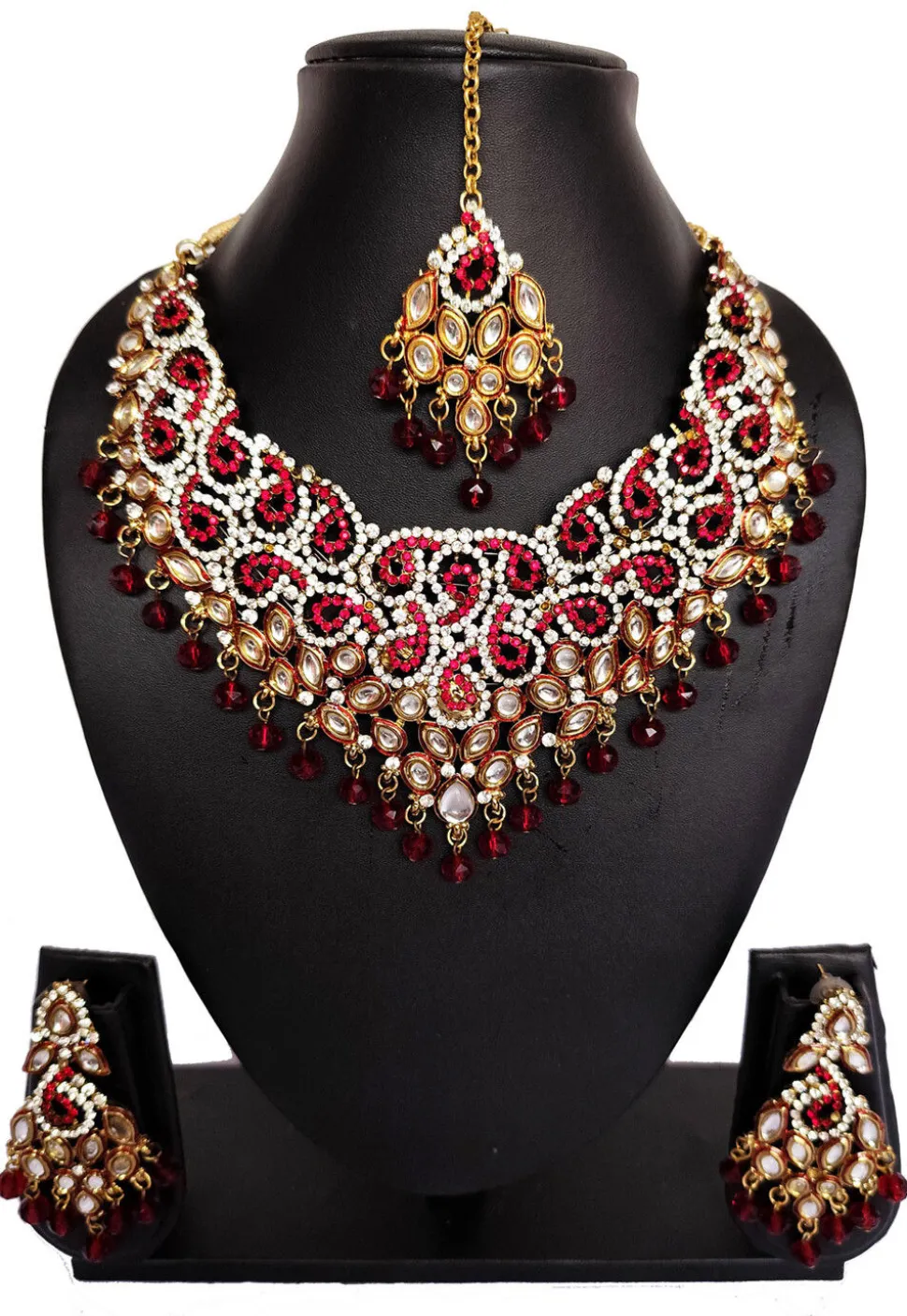 Stone Studded Necklace Set