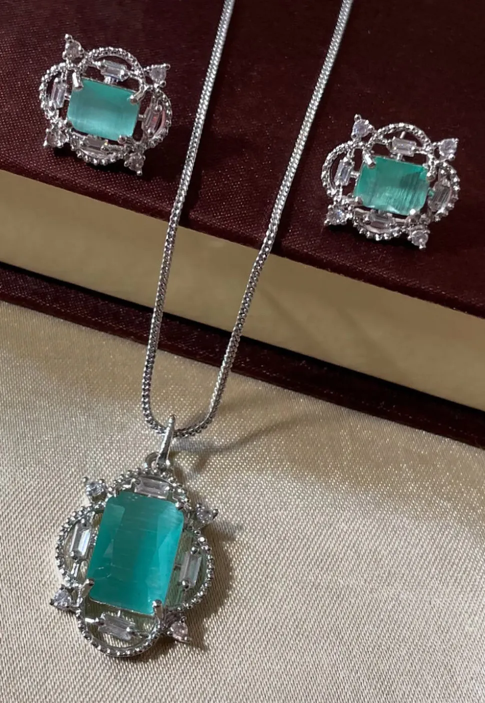 Stone Studded Pendant Set