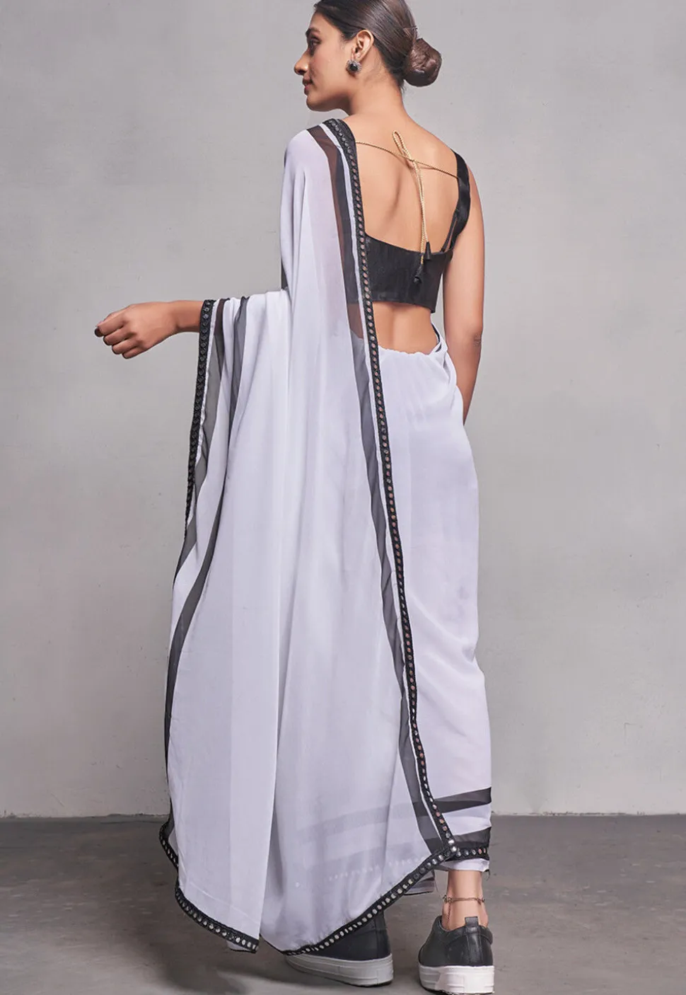 Stripe Printed Chiffon Saree in Grey