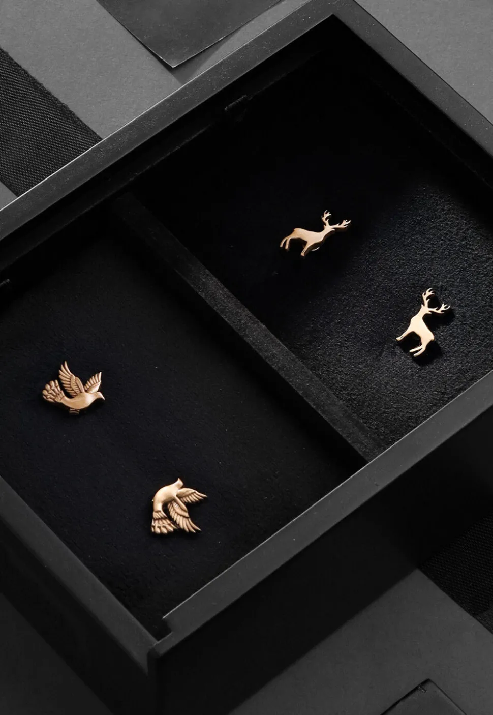 The Daring Deer and Flying Bird Metallic Collar Tips Gift Set