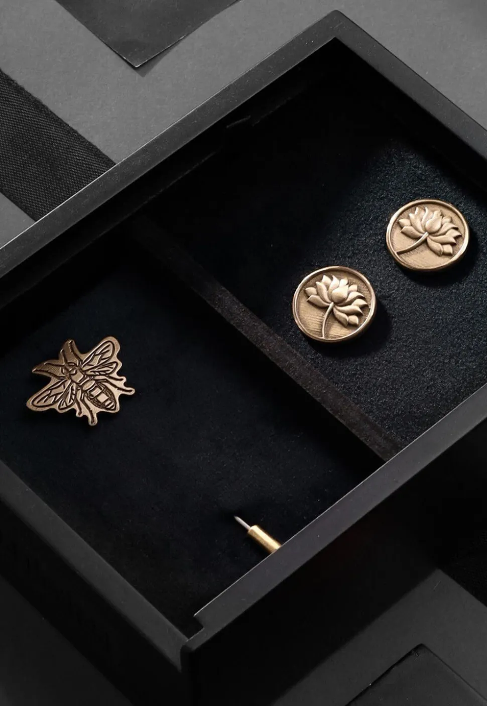 The Divine Lotus Metallic Gift Set