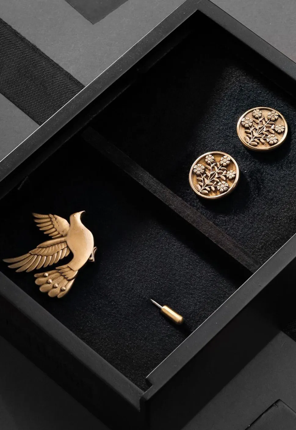 The Flying Bird and Eternal Garden Metallic Gift Set
