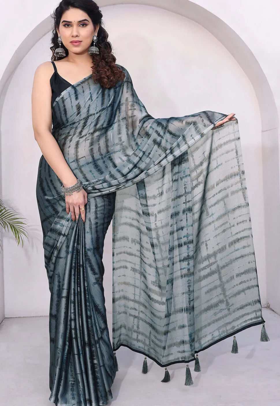 Tie Dye Printed Chiffon Saree in Grey