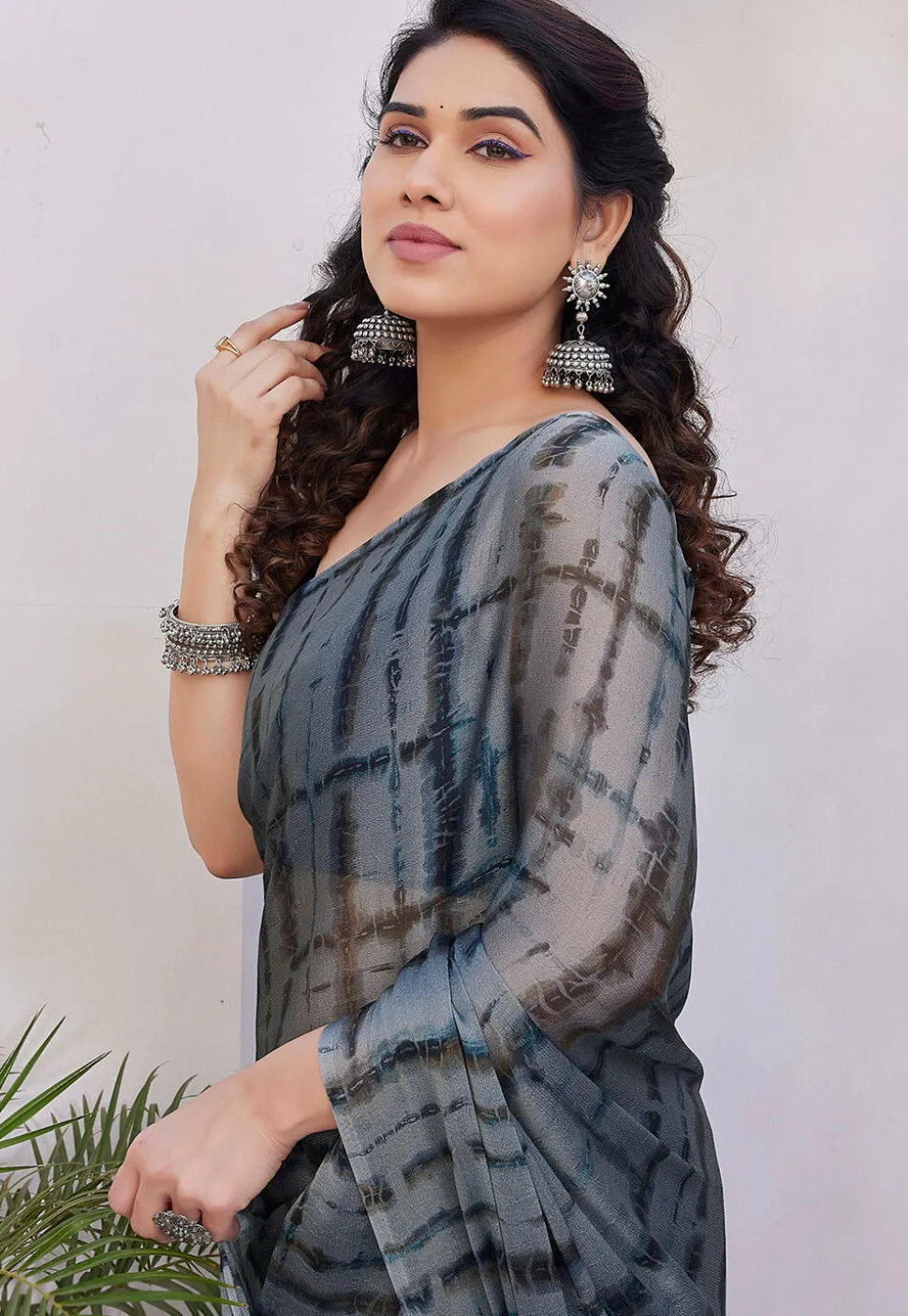 Tie Dye Printed Chiffon Saree in Grey