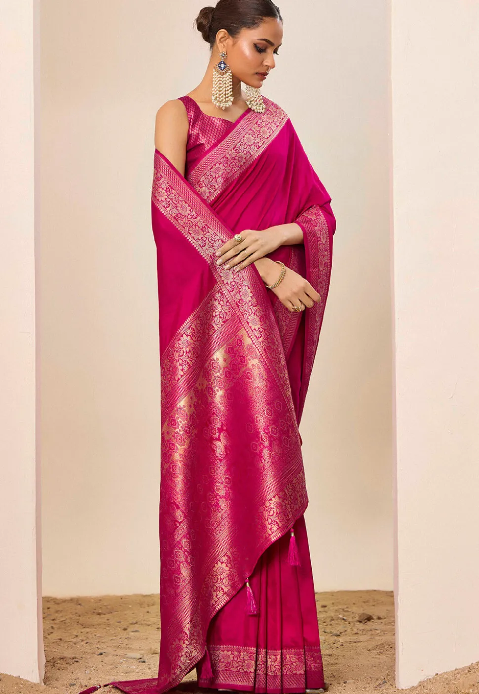 Woven Art Silk Saree in Fuchsia