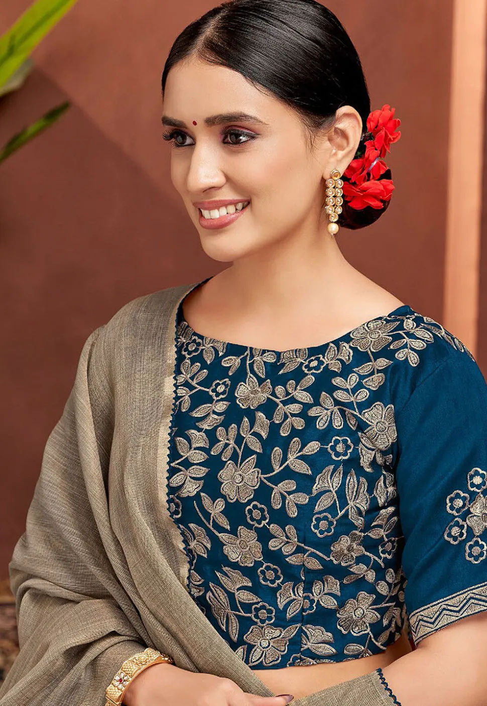 Woven Art Silk Saree in Grey